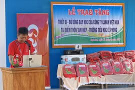 Ông Hiroshi Yokota – Tổng Giám đốc Canon Marketing Việt Nam, tại sự kiện trao tặng quà cho trường thôn Tam Hiệp