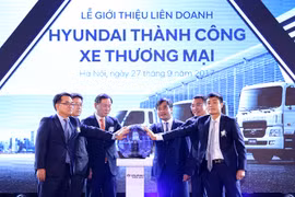 Đại diện Tập đoàn Hyundai - Tập đoàn Thành Công thực hiện nghi lễ hợp tác. Nguồn: Huyndai