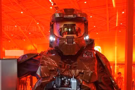 Máy tính hình Master Chief của Stephen Hoad dành được nhiều sự quan tâm. Master Chief với bộ giáp Spartan bảo vệ thiết bị bên trong, ở đây tác giả sử dụng linh kiện của Asus ROG.