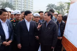 Phó Thủ tướng Trịnh Đình Dũng nói, “với tư cách quản lý nhà nước, không thể nói chẳng vấn đề gì đâu mà phải khẳng định là có an toàn không” - Ảnh: Xuân Long - Tuổi trẻ