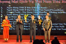 Đại diện của SeaBank nhận giải