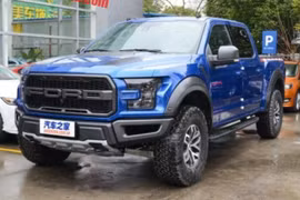 Ford F-150 Raptor đầu tiên có mặt tại một đại lý ở Thượng Hải.