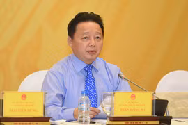 Bộ trưởng Bộ TN&MT Trần Hồng Hà trả lời vấn đề phóng viên hỏi tại họp báo. Ảnh: VGP/Quang Hiếu 