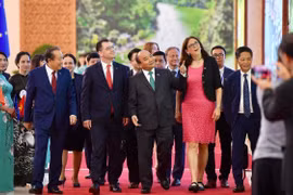 Thủ tướng Nguyễn Xuân Phúc, Phó Thủ tướng Trương Hòa Bình, Bộ trưởng Bộ Công Thương Trần Tuấn Anh, Cao ủy Liên minh châu Âu phụ trách thương mại Cecilia Malmstrom, Bộ trưởng Bộ Môi trường kinh doanh, Thương mại và doanh nghiệp Romania Stefan-Radu Oprea đế