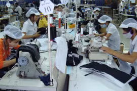 Có 15% số người lao động được phỏng vấn cho biết họ đã nghỉ việc đến 60 ngày vì bị quấy rối và bạo hành trong công việc.