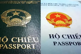 Hộ chiếu hiện nay sử dụng vật liệu giấy, có bìa làm bằng nhựa màu xanh và không có chỗ để gắn chíp. 