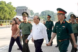 Thủ tướng đồng ý từ ngày 15/8, tiếp tục mở cửa Lăng đón tiếp phục vụ nhân dân và du khách đến viếng Bác và tưởng niệm các Anh hùng liệt sỹ.