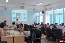 Các nhóm thảo luận tại khóa đào tạo đươc tổ chức tại Phân hiệu Đại học Huế tại Quảng Trị.