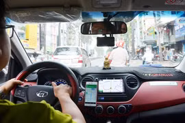Xe Grab đang được thí điểm là xe hợp đồng điện tử
