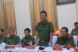 Đại tá Nguyễn Hoàng Thắng báo cáo về quá trình triệt phá đường dây ma túy lớn
