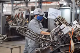 Nhiều nhà máy sản xuất ở phía Nam nhộn nhịp tuyển số lượng lớn nhân sự.