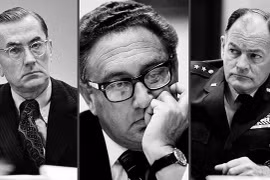 Giám đốc CIA William Colby, Ngoại trưởng Henry Kissinger và Chủ tịch Hội đồng tham mưu Liên quân George Brown (từ trái sang phải), khi nhận "tin xấu" từ Việt Nam vào tối ngày 28/4/1975 (giờ Mỹ). Ảnh: Nhiếp ảnh gia David Hume Kennerly