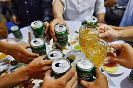 Luật nghiêm cấm điều khiển phương tiện giao thông mà trong máu hoặc hơi thở có nồng độ cồn.