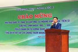 "Nhà báo quốc tế", thạc sĩ luật học, tiến sĩ Lê Hoàng Anh Tuấn, Tổng Biên tập Tạp chí Chống tham nhũng và Hợp tác quốc tế phát biểu tại buổi lễ (ảnh: Người làm báo)