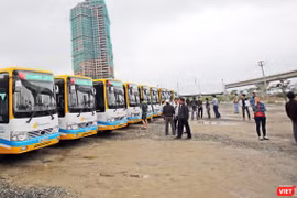 Tài xế và nhân viên xe buýt trợ giá bãi việc do nợ lương đã làm việc trở lại sau khi doanh nghiệp chi trả lương. ảnh Hồ Xuân Mai