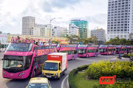 Tuyến xe buýt mui hở 02 tầng vận chuyển khách tham quan du lịch trên địa bàn TP Đà Nẵng trong ngày thử nghiệm