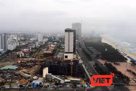 Thị trường đất nền Đà Nẵng sau cú “lên cơn” thì đột ngột “đột quỵ” khiến cả giới môi giới lẫn đầu lo lắng và liệu sự kiện pháo hoa quốc tế và APEC có giúp giá đất nền ở Đà Nẵng trụ lại.