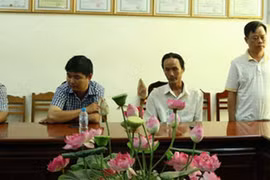 Các đối tượng liên quan đến vụ án Thanh tra giao thông TP Cần Thơ "Đưa và nhận hối lộ" nhận tống đạt quyết định khởi tố và bắt tạm giam (Ảnh: C.A)
