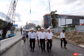 Chiều 16/10, Bí thư Thành ủy Đà Nẵng Trương Quang Nghĩa đã có chuyến thị sát, kiểm tra thực tế thi công công trình trọng điểm phục vụ APEC 2017-Hầm chui nút giao thông Nguyễn Tri Phương-Điện Biên Phủ.
