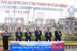 Chủ tịch nước Trần Đại Quang bấm nút khởi động đồng hồ đếm ngược APEC 2017 tại Đà Nẵng