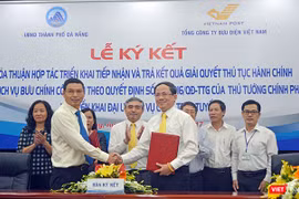 Chiều 19/10, UBND TP. Đà Nẵng và Tổng công ty Bưu điện Việt Nam đã ký thoả thuận về việc triển khai tiếp nhận hồ sơ và chuyển trả kết quả giải quyết thủ tục hành chính qua dịch vụ bưu chính công ích.