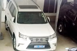 Chánh Văn phòng UBND tỉnh Cà Mau vừa cho biết, sáng ngày 3/3, UBND tỉnh Cà Mau đã trả lại 2 xe ôtô Lexus cho doanh nghiệp tặng trước đó.