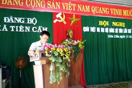 Sau thời gian vận động đi làm trở lại, Chủ tịch UBND xã Tiên Cẩm (huyện Tiên Phước) lại tiếp tục đưa đơn xin nghỉ việc vì lý do “không đủ năng lực”.