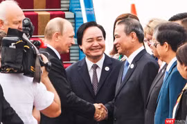 Bí thư Thành ủy Đà Nẵng Trương Quang Nghĩa tại buổi đón Tổng thống Nga Putin đến Đà Nẵng tham dự Tuần lễ cấp cao APEC 2017