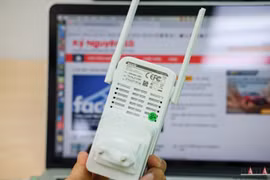 Nếu ngôi nhà có nhiều tầng và sóng WiFi bị hạn chế tại một số khu vực, người dùng có thể tận dụng những thiết bị giá rẻ để tăng sóng WiFi.