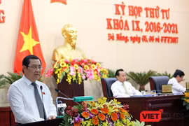 Chủ tịch UBND TP Đà Nẵng Huỳnh Đức Thơ tại phiên chất vấn và trả lời chất vấn trong khuôn khổ Kỳ họp thứ 4, HĐND TP Đà Nẵng khóa IX nhiệm kỳ 2016-2021