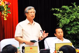 Chủ nhiệm Ủy ban kiểm tra Trung ương Trần Quốc Vượng tại một buổi làm việc với Thành uỷ Đà Nẵng (ảnh PLO)