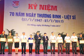 Sáng 26/7, UBND TP Đà Nẵng đã tổ chức Kỷ niệm 70 năm Ngày Thương binh - Liệt sĩ và tổng kết 20 năm thực hiện Pháp lệnh Ưu đãi người có công với cách mạng và Chương trình Hỗ trợ sửa chữa nhà ở người có công với cách mạng năm 2017 trên địa bàn.