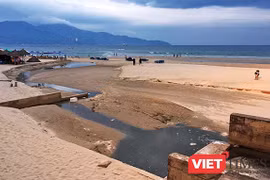 Đà Nẵng vẫn chưa có biện pháp căn cơ để giải quyết tình trạng nước thải ô nhiễm tấn công bãi biển như thời gian qua