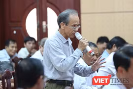 Cử tri quận Cẩm Lệ (Đà Nẵng) phát biểu ý kiến liên quan đến những vi phạm của lãnh đạo Đà Nẵng trong thời gian qua