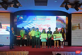 Sáng 8/10, Sở Du lịch Đà Nẵng đã tổ chức trao giải thưởng Cuộc thi trải nghiệm du lịch Đà Nẵng-“Tuyệt vời Đà Nẵng ơi” cho 3 đội có thành tích cao nhất gồm: Idiots, B-Waves và Speed up