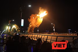 cầu Rồng sẽ phun nước, phun lửa vào ban đêm phục vụ người dân và du khách từ 26/01-29/01 (tức các đêm 29, 30 tháng Chạp năm Bính Thân và mồng 01, 02 tháng Giêng năm Đinh Dậu).