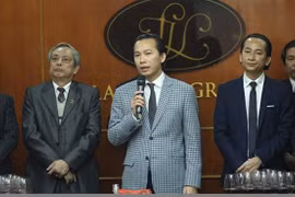 Doanh nhân Lê Văn Vọng (đứng giữa). Nguồn: Lã Vọng Group