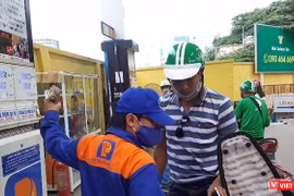 Trong tháng 10/2018, giá xăng dầu đã tăng 3,45%, tác động tới chỉ số CPI chung tăng 0,14% so với tháng trước (Ảnh: Nguyên Hồng)