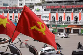 Hà Nội trang hoàng rực rỡ chào mừng Đại hội XIII của Đảng. Ảnh: Lê Minh Sơn.