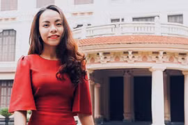 Chị Cai Thái Hoàng Uyên trao đổi với VietTimes về iMuseum ngay tại Bảo tàng Mỹ thuật Việt Nam.