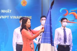 Phó Chủ tịch nước Võ Thị Ánh Xuân trao Huân chương Lao động Hạng nhất giai đoạn 2015-2019 cho Tổng công ty VNPT VinaPhone.