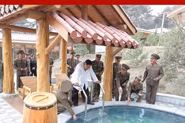 Chủ tịch Triều Tiên Kim Jong Un tới thăm khu nghỉ dưỡng suối nước nóng