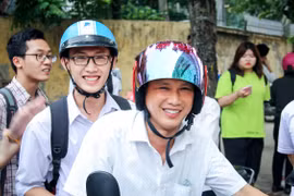 Thí sinh rạng ngời sau khi làm bài thi môn Toán, kỳ thi THPT Quốc gia 2019.