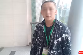 Anh Nguyễn Thanh Trung (26 tuổi, Nghệ An) tới chăm sóc cho con gái tại Bệnh viện Trung ương Quân đội 108.