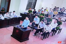 Hoàng Công Lương trả lời HĐXX tại phiên phúc thẩm ngày 12/6.