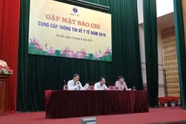 Các chuyên gia của Bộ Y tế tại buổi họp cung cấp thông tin báo chí chiều 12/8.