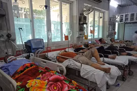 Các bệnh nhân điều trị tại Khoa Cấp cứu A9, Bệnh viện Bạch Mai