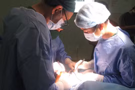 Một ca phẫu thuật tại Bệnh viện đa khoa Xanh Pôn