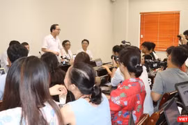 Buổi họp báo cung cấp thông tin sức khỏe cháu bé tại Bệnh viện Nhi Trung ương sáng 16/9.