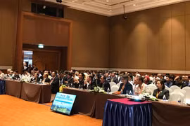 Các chuyên gia ngành ngoại nhi lắng nghe các tham luận tại buổi hội nghị ngày 26/9.